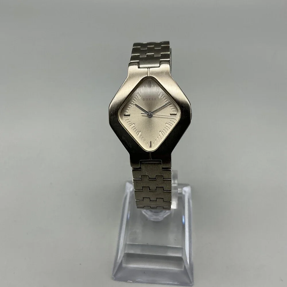 Guess Womens Watch 27mm Champagne Dial Silver Tone Stainless New Battery 7
